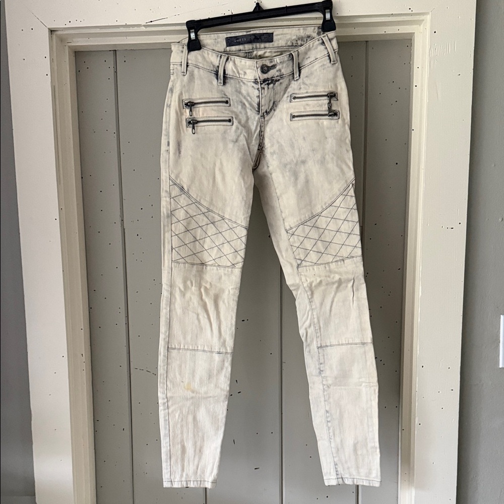 Guess Women's Skinny Jeans in Light Gray